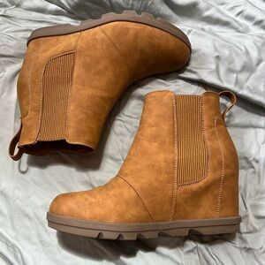 Tan Wedge Boot 10